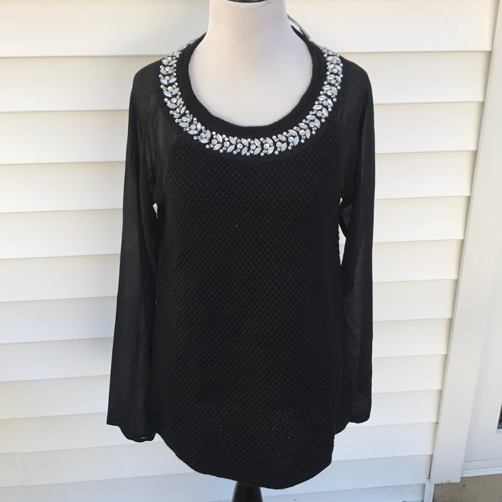 The limited amazing sweater with stone necklace